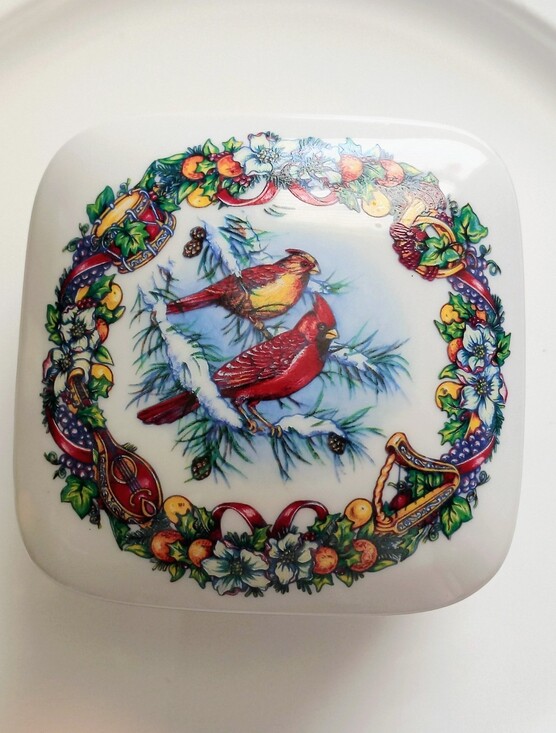Other - Vintage 1990 Heritage House, Inc. Melodies of Christmas "Joy To The World" Porce